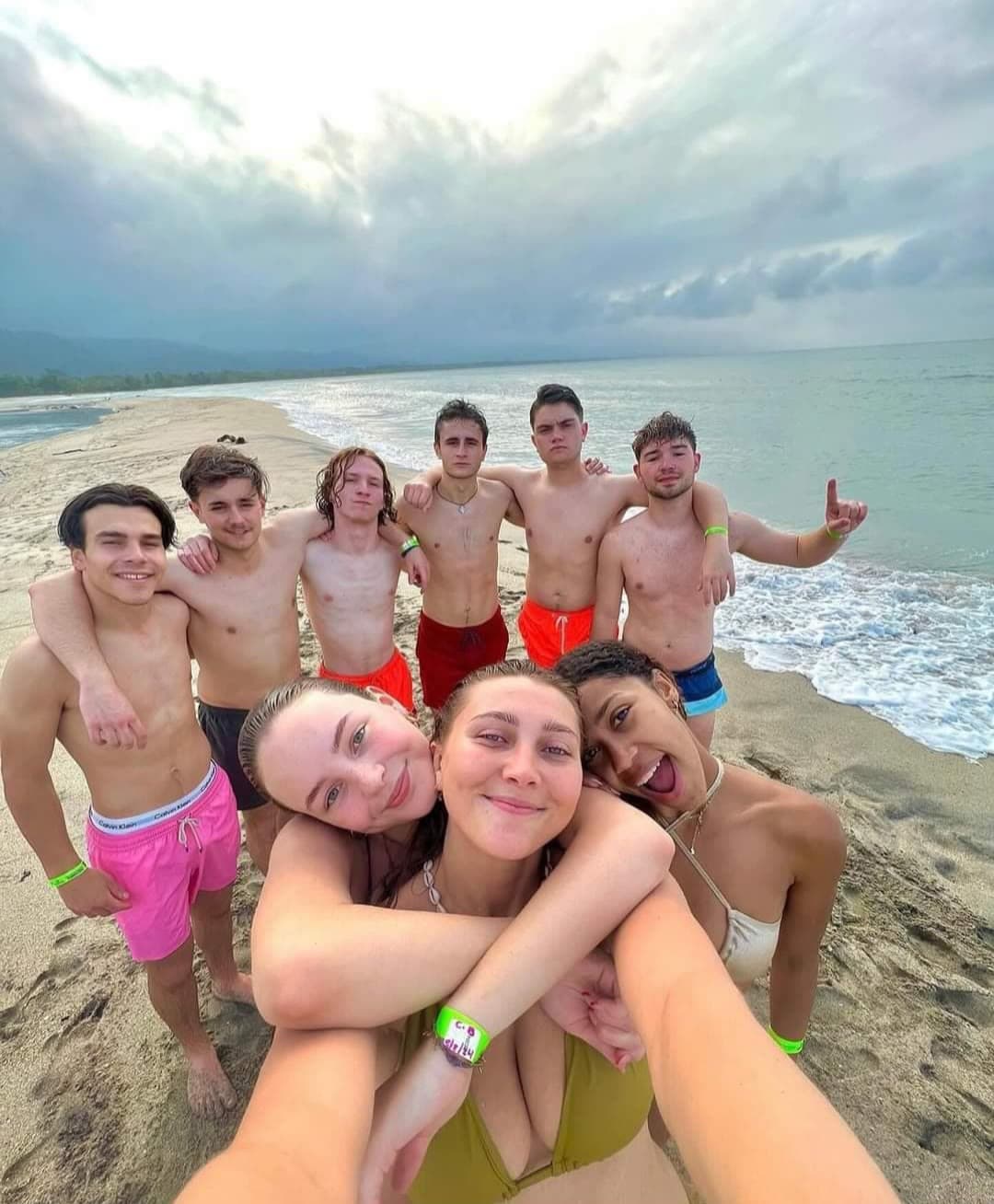 Grupo de viajeros felices